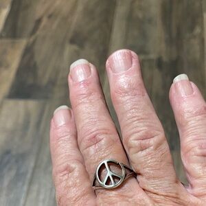 Chic Silver Peace Sign Ring